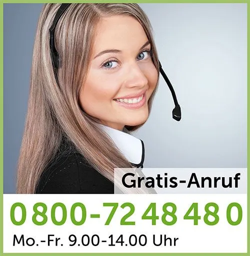 Frau mit Headset lächelnd