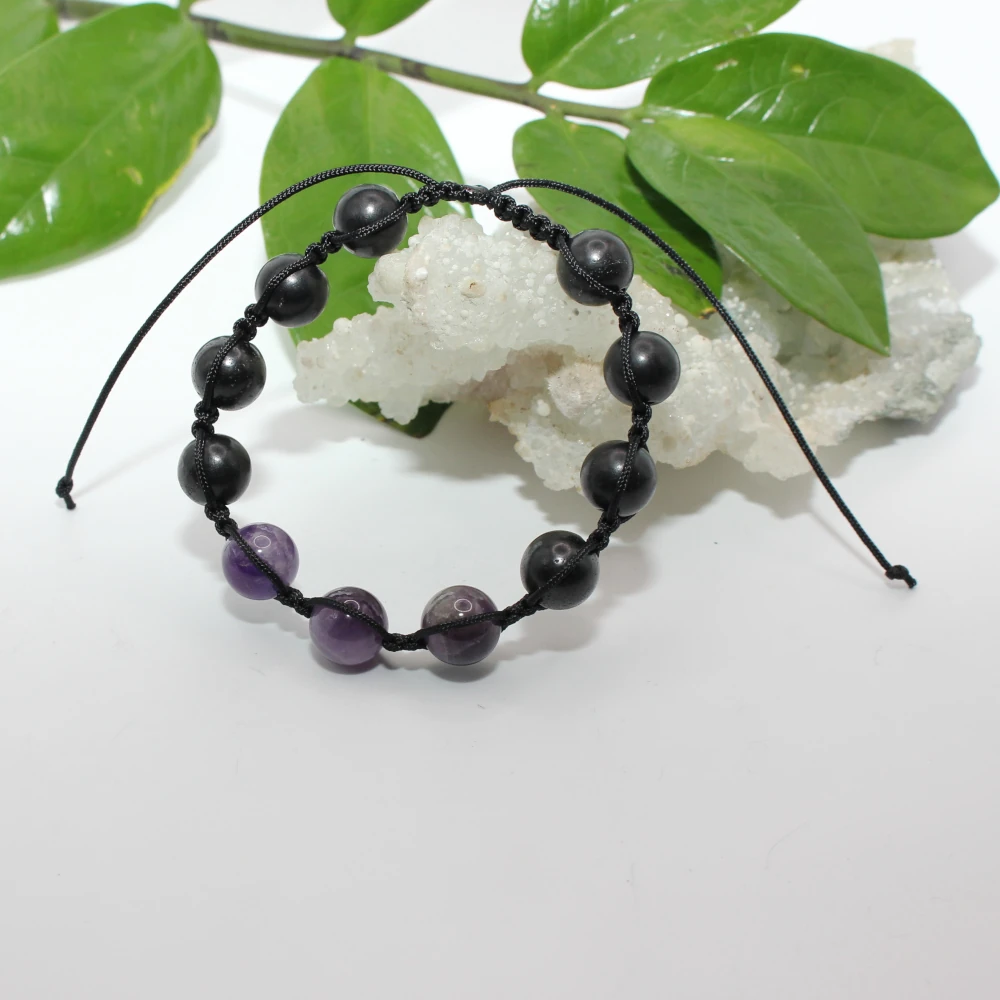 Shamballa Armband aus Schungit liegend